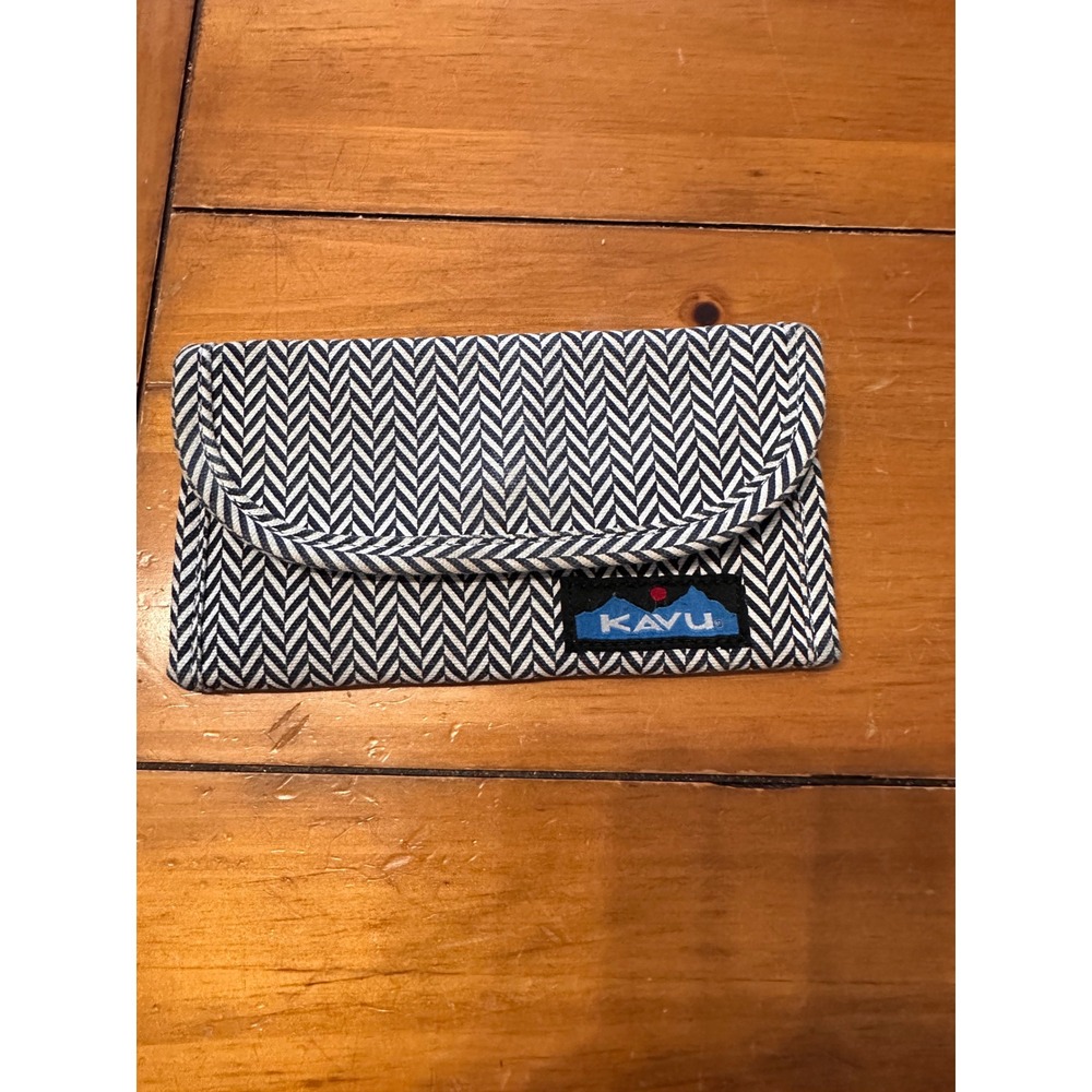 KAVU Big Spender Wallet Navy White Herringbone Canvas Trifold Magnetic Snap